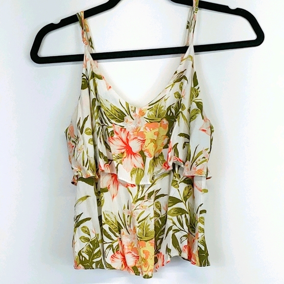 Forever 21 Tops - SEE NEW LISTING Forever 21 Sleeveless Floral Crop Top Size Small